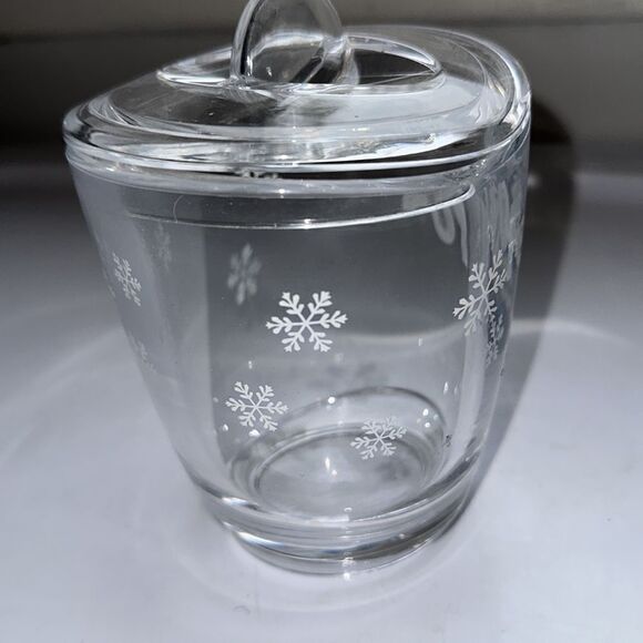 Clear thick Lucite plastic FedEx lidded candy dish with white snowflake design - Picture 4 of 6
